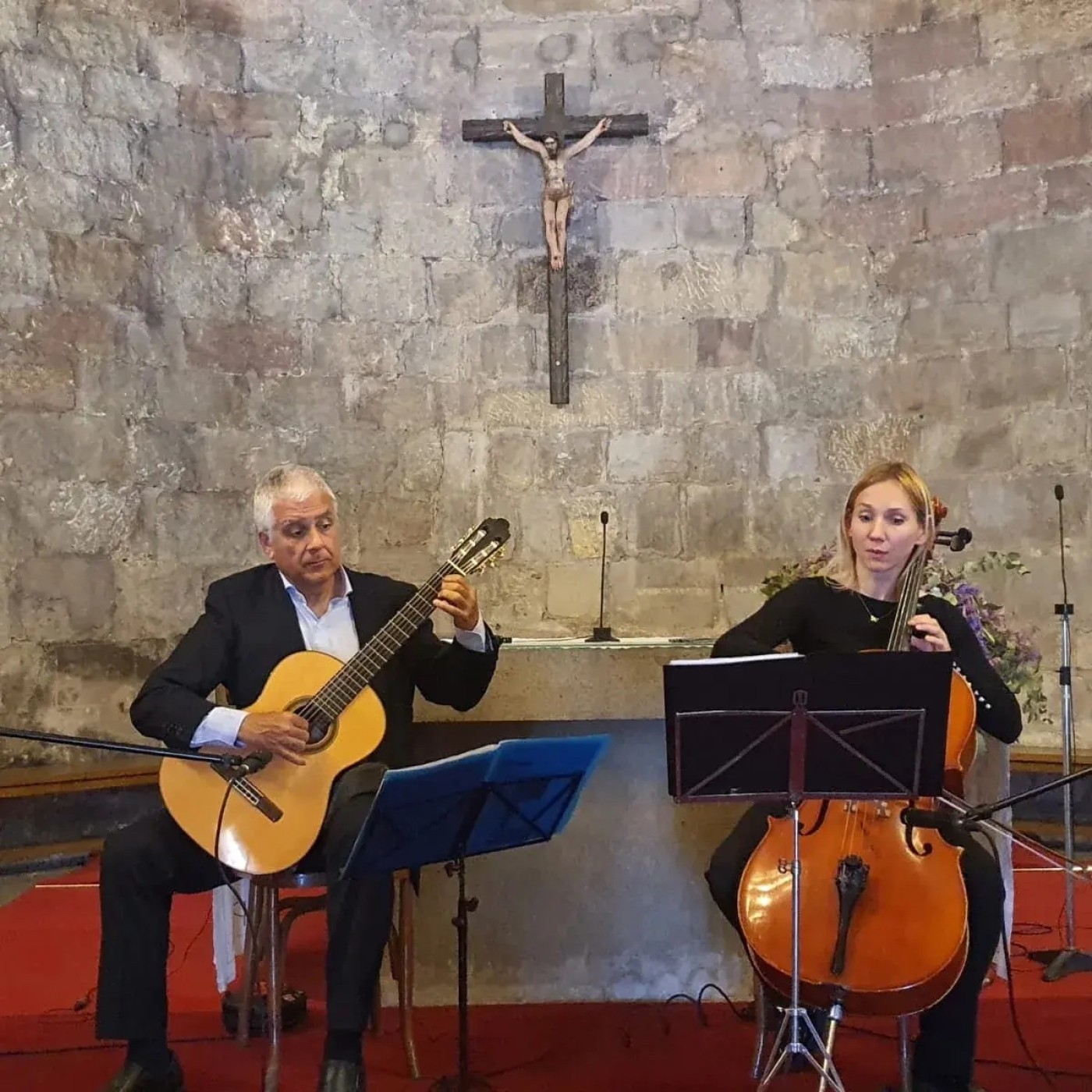 El duet de violoncel i guitarra d'Alena Tikhmanovich i Josep Manzano tanca els concerts d'estiu de Joventuts Musicals episode artwork