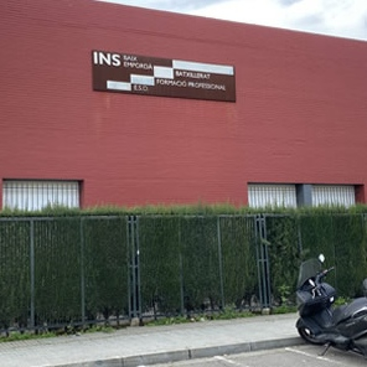 REPORTATGE | Alumnes de l'INS Baix Empordà investiguen sobre la immunitat a bacteris episode artwork